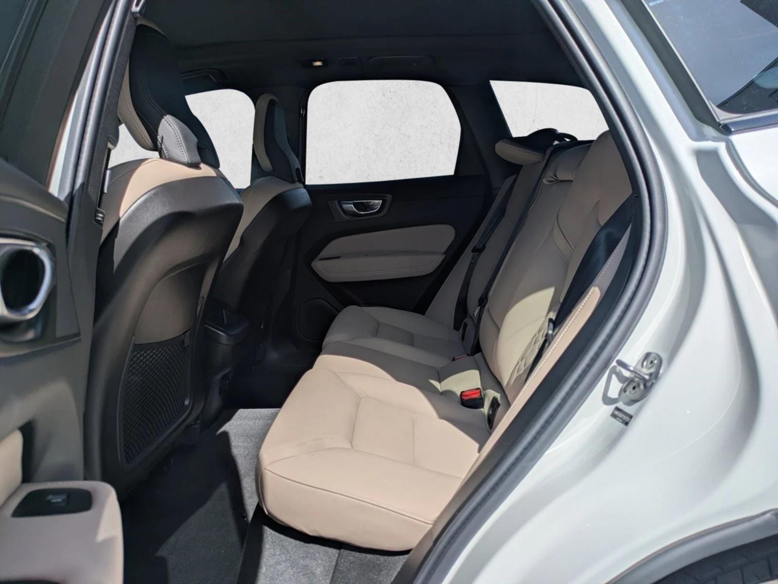 2026 Volvo XC60 Plus - Photo 20