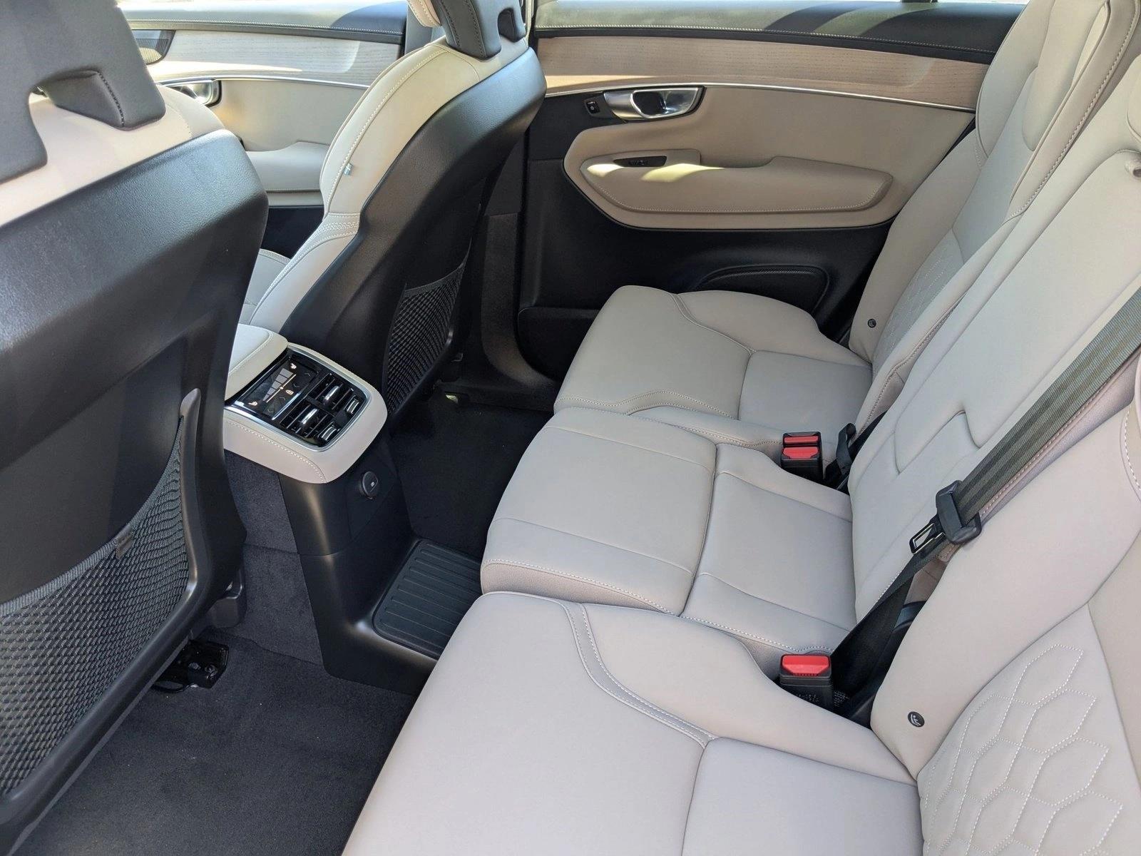 2026 Volvo XC90 Plus - Photo 16
