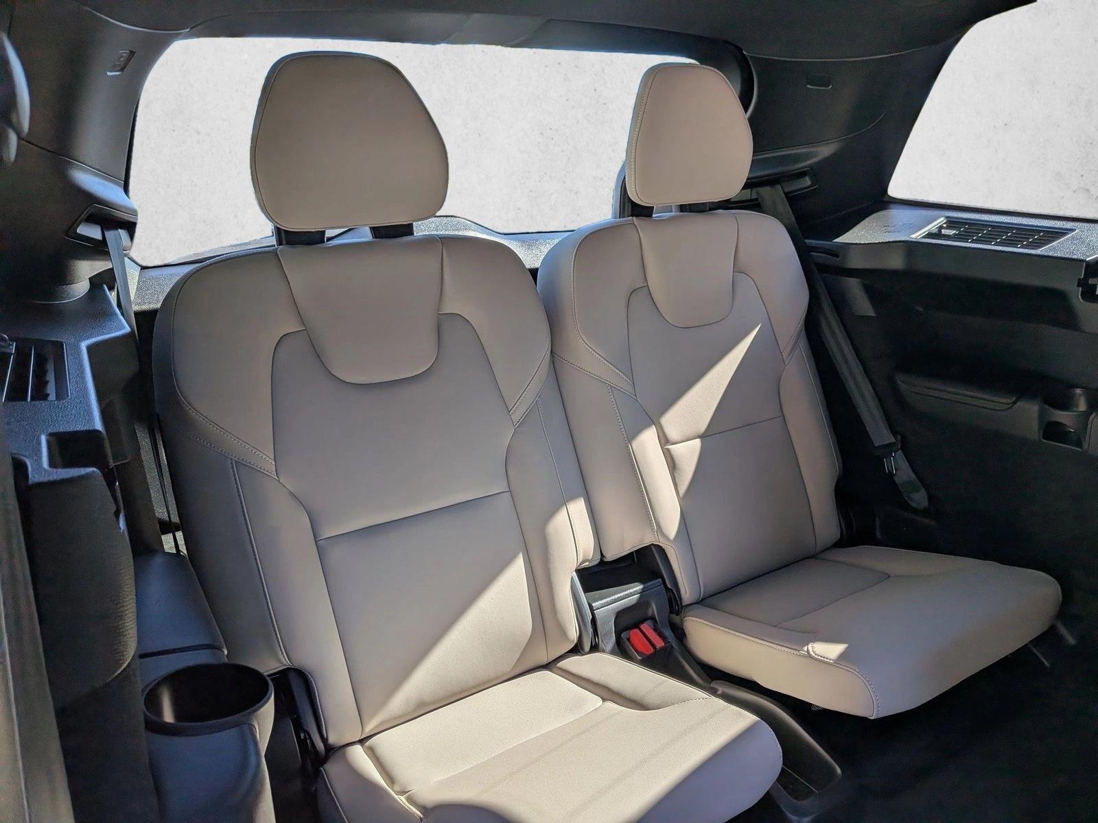 2026 Volvo XC90 Plus - Photo 21