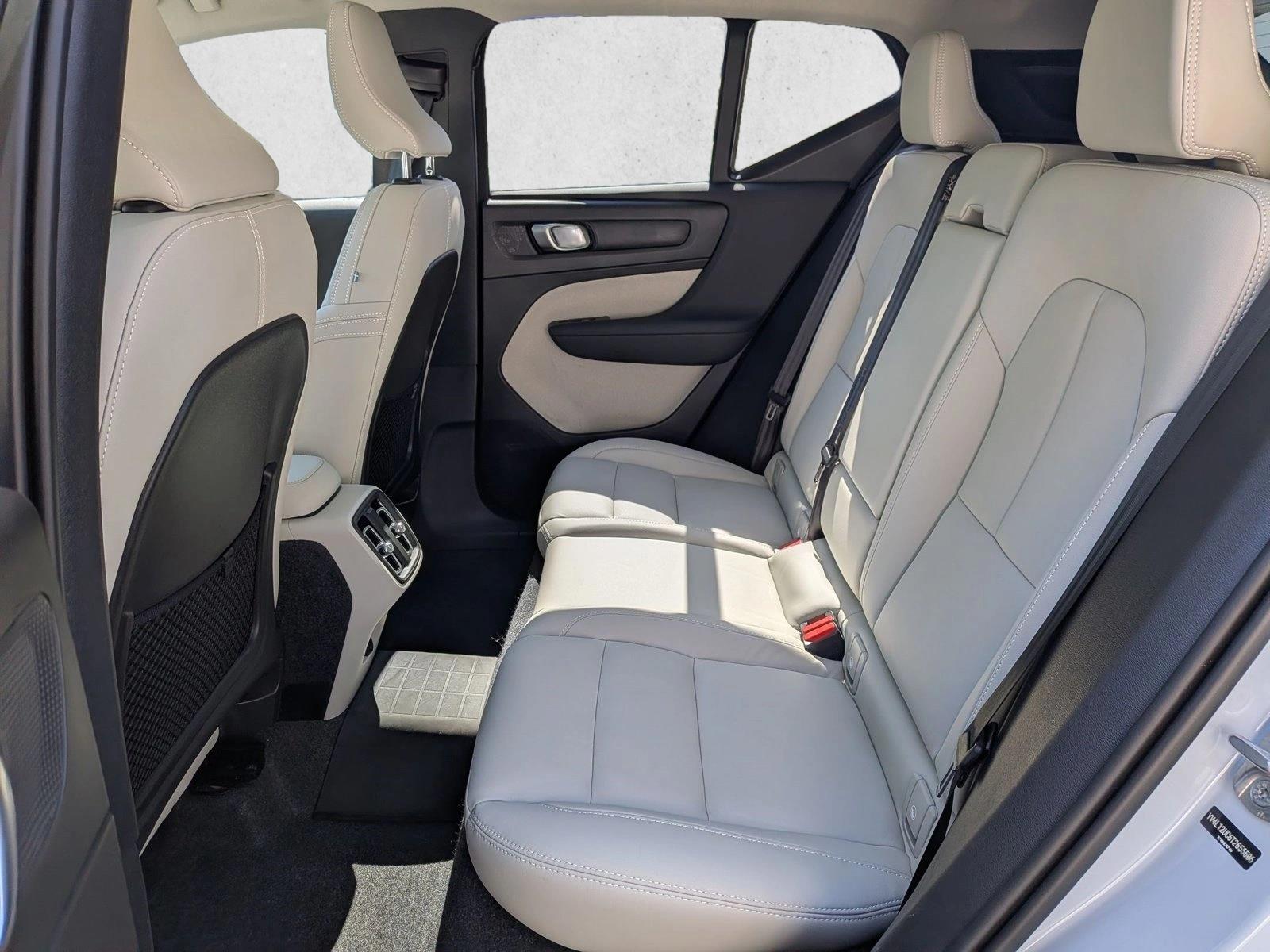2026 Volvo XC40 Plus - Photo 19