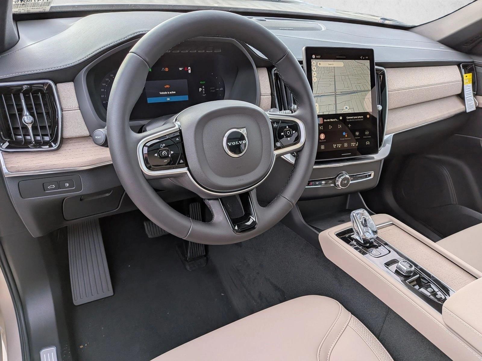 2026 Volvo XC90 plug-in hybrid Plus photo 3