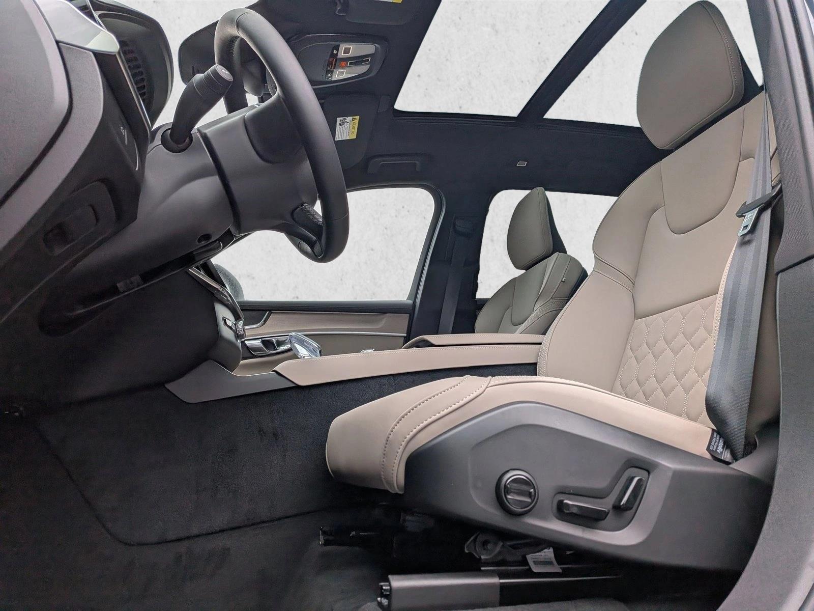 2026 Volvo XC90 Plus photo 4