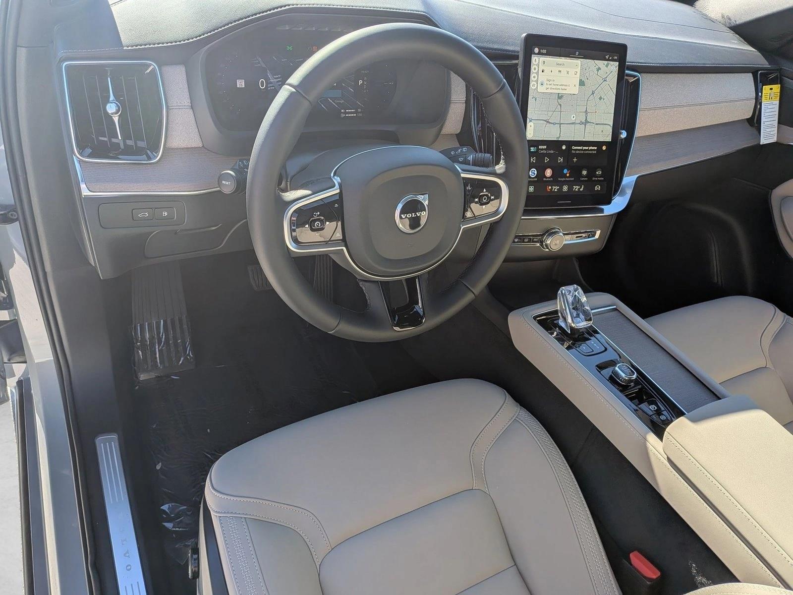 2026 Volvo XC90 plug-in hybrid Plus photo 3