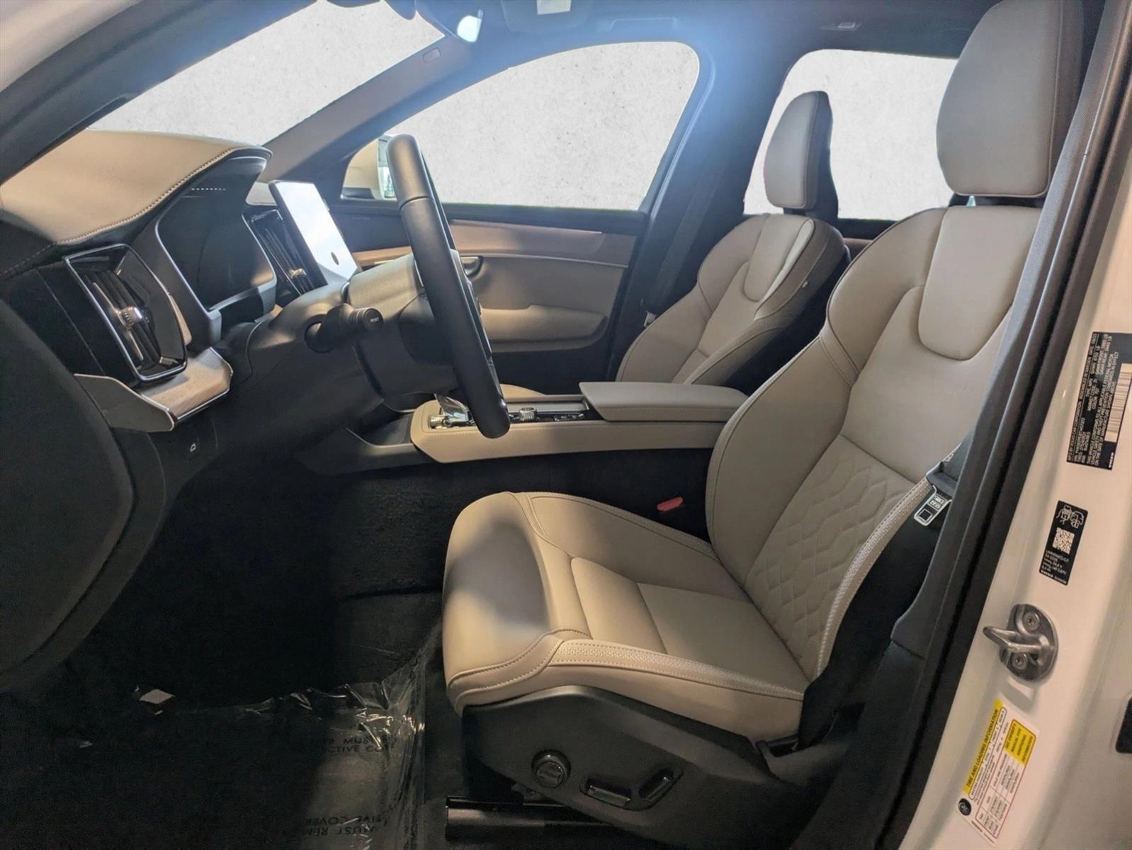 2026 Volvo XC90 Plus photo 2