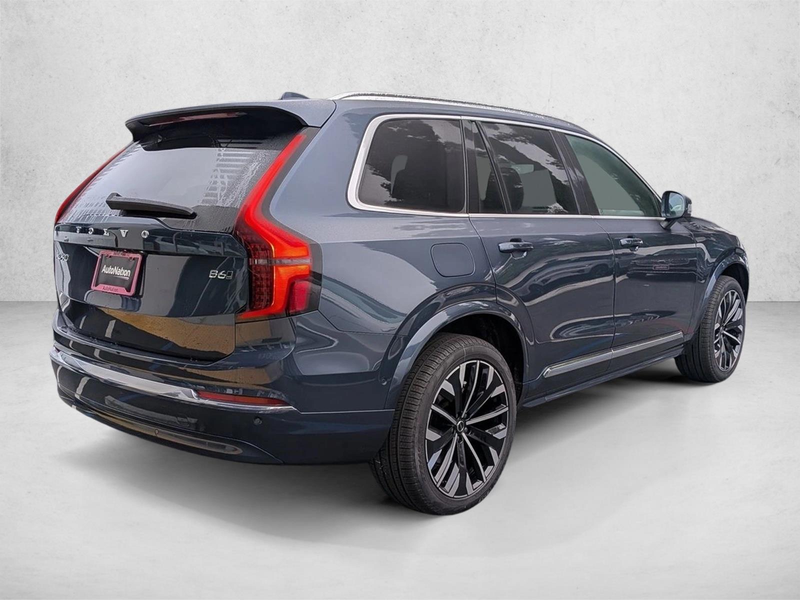 2026 Volvo XC90 Plus photo 2