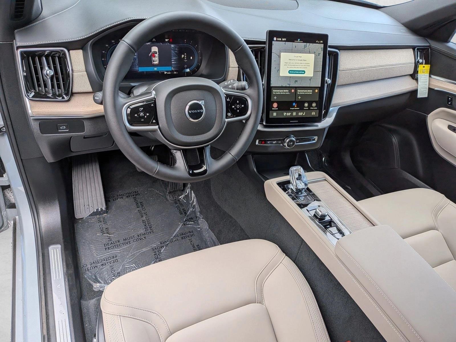 2025 Volvo XC90 Core photo 3