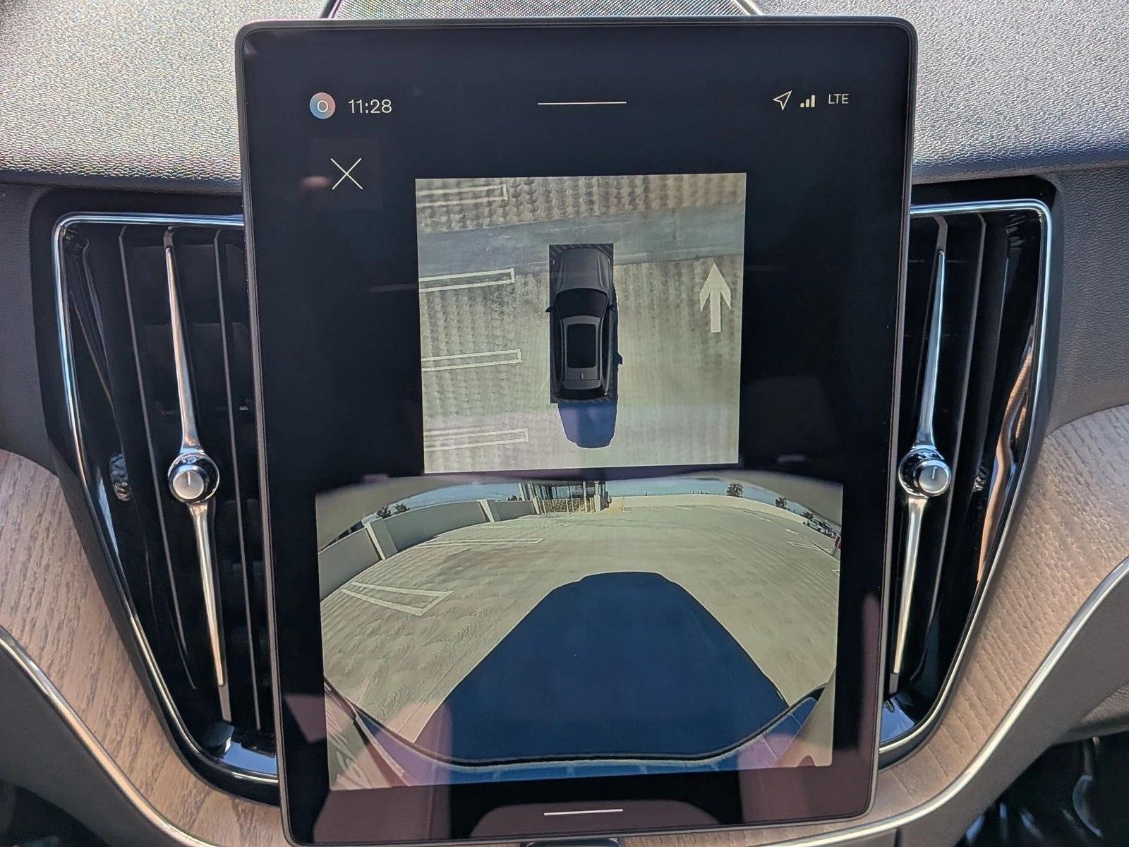 2026 Volvo XC60 Plus - Photo 15