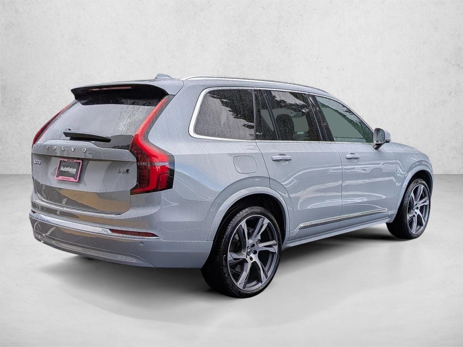 2025 Volvo XC90 Core photo 2