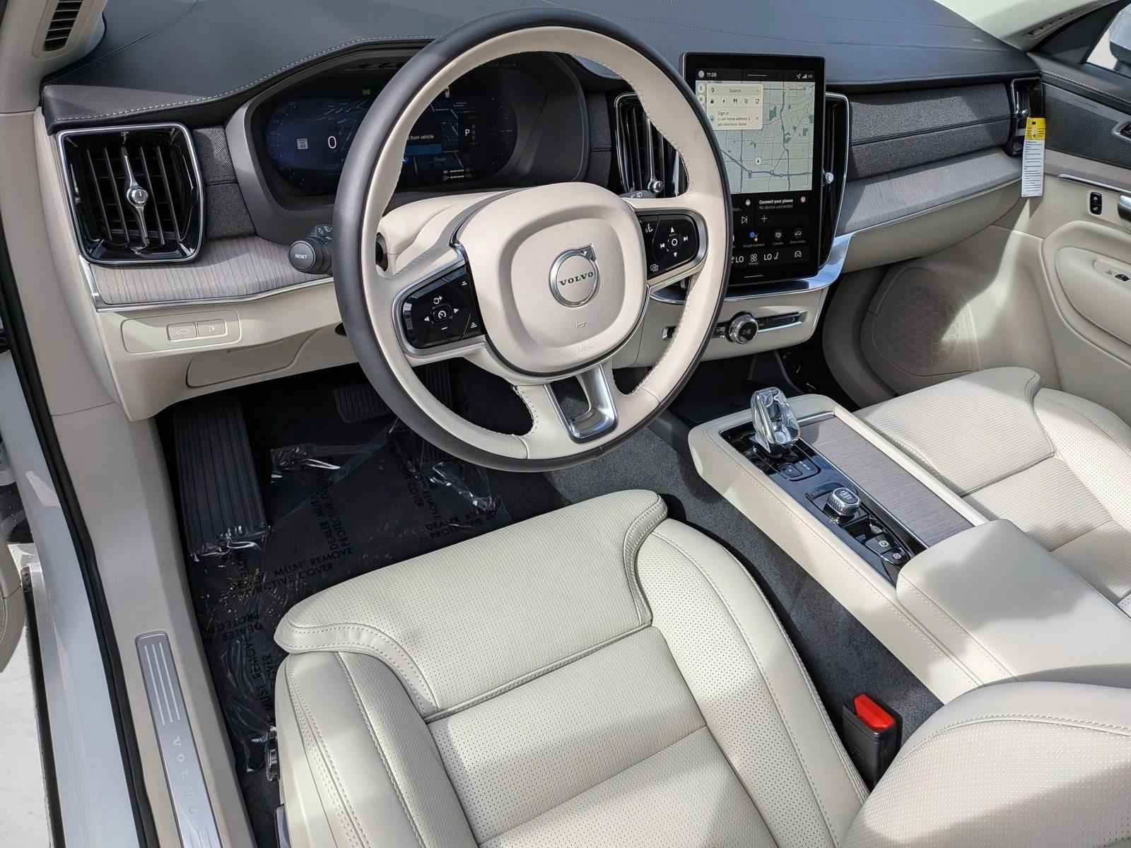 2026 Volvo XC90 plug-in hybrid Ultra photo 3