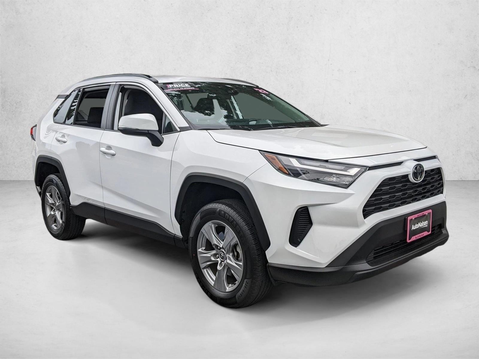 2023 Toyota RAV4 XLE photo 2