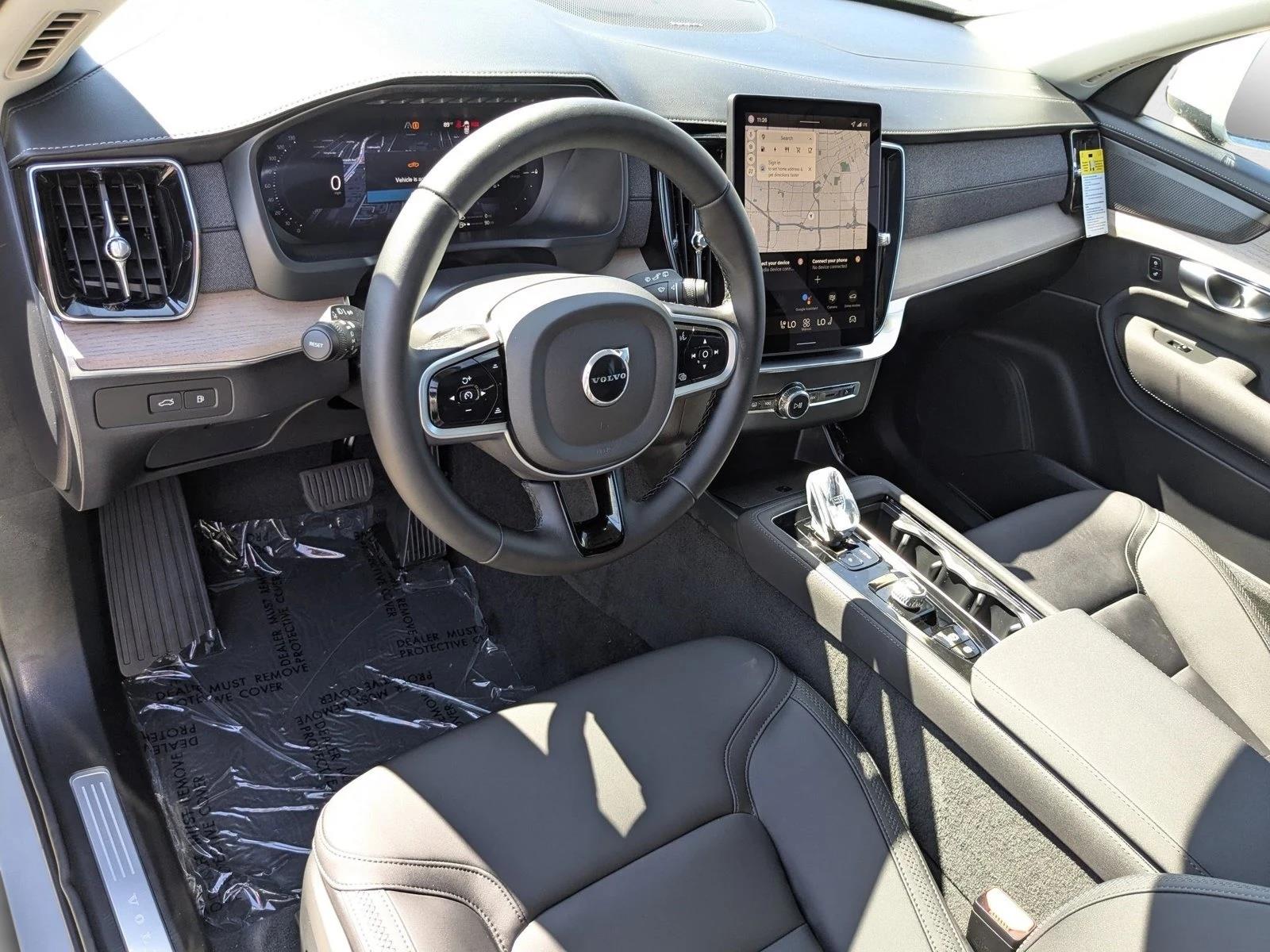 2026 Volvo XC90 plug-in hybrid Plus photo 3