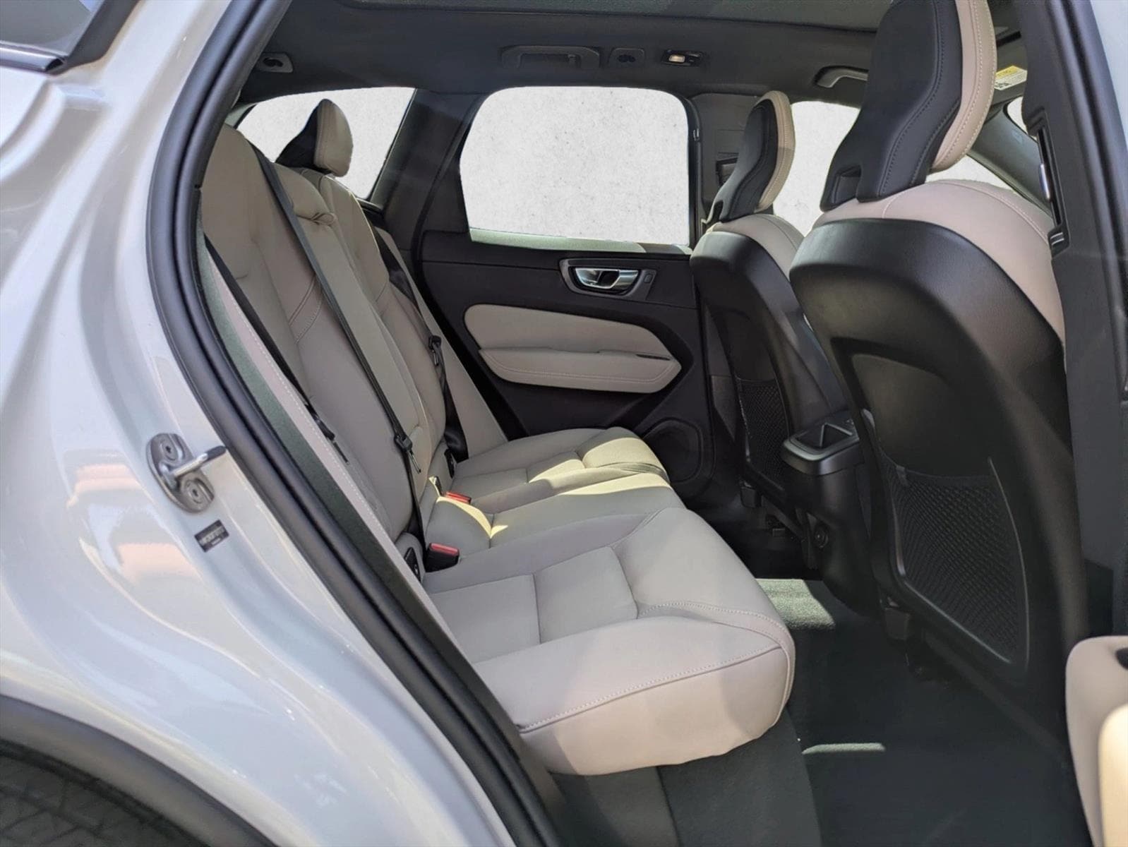 2026 Volvo XC60 Plus - Photo 21