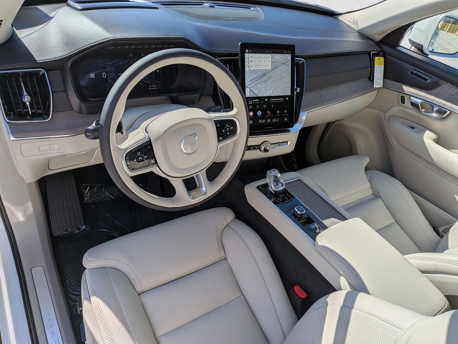 2026 Volvo XC90 plug-in hybrid Ultra photo 3