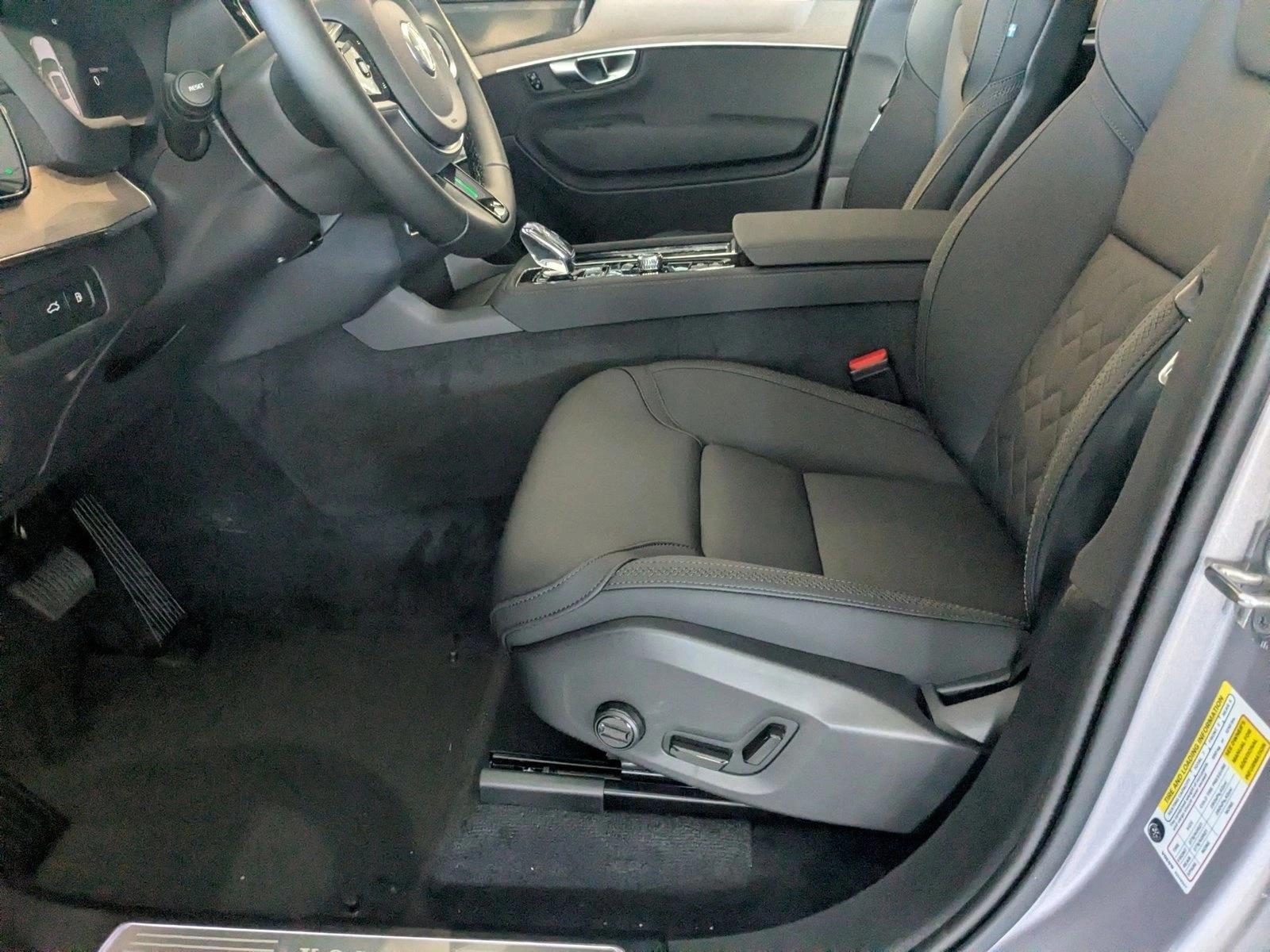 2026 Volvo XC90 Plus photo 4