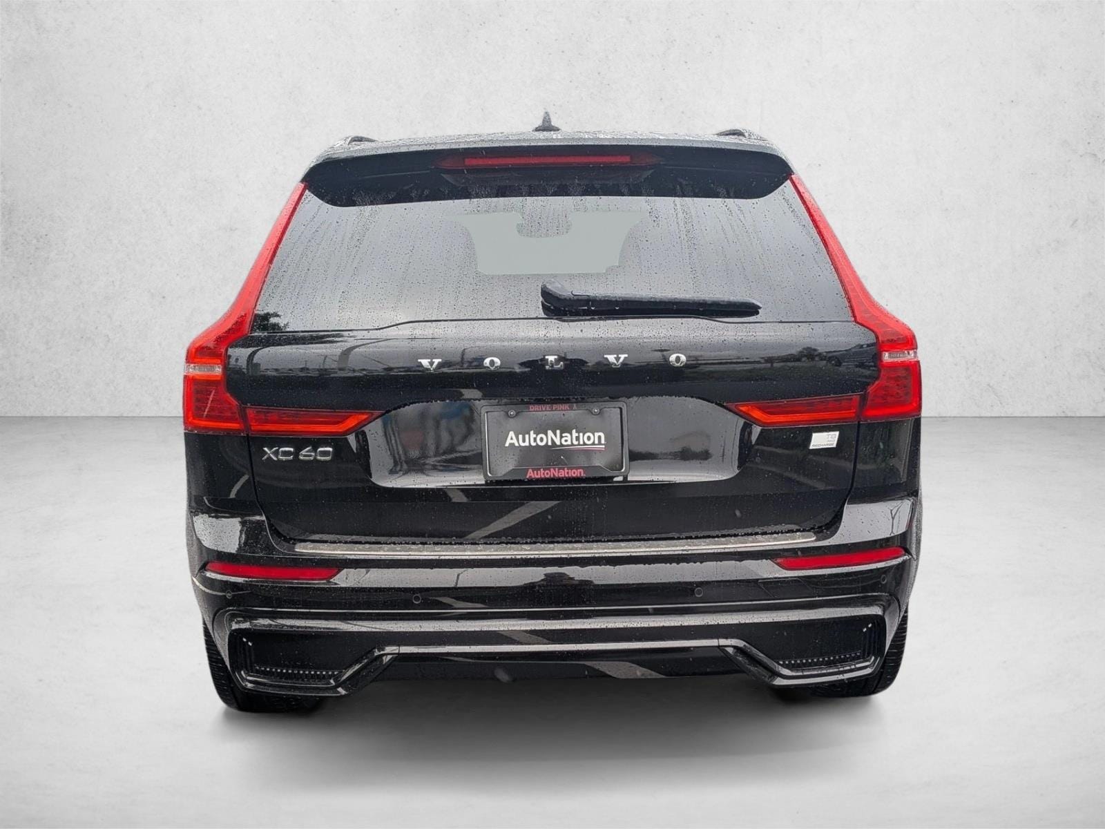 2024 Volvo XC60 plug-in hybrid T8 Ultimate Dark photo 5