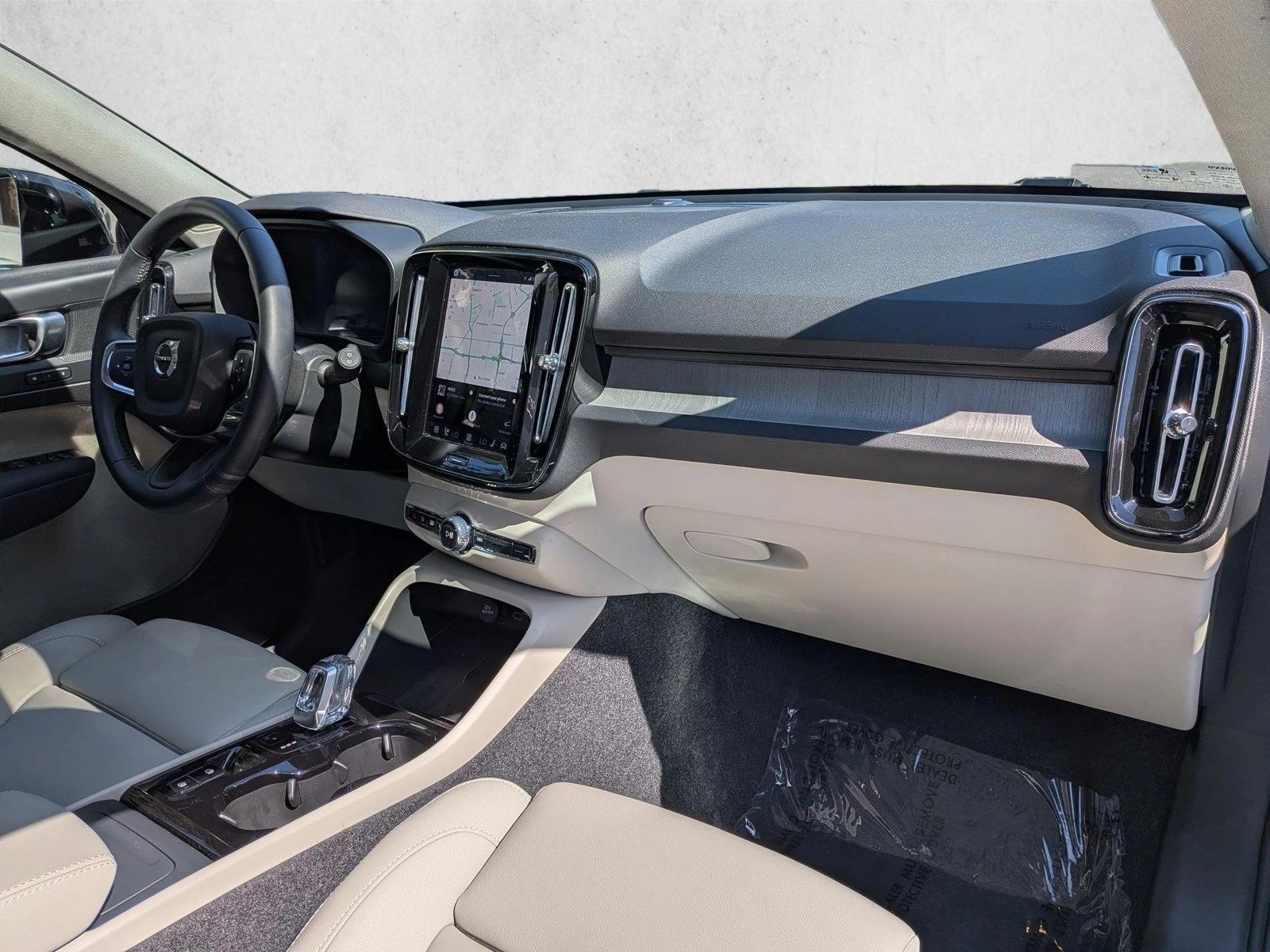 2026 Volvo XC40 Plus - Photo 22