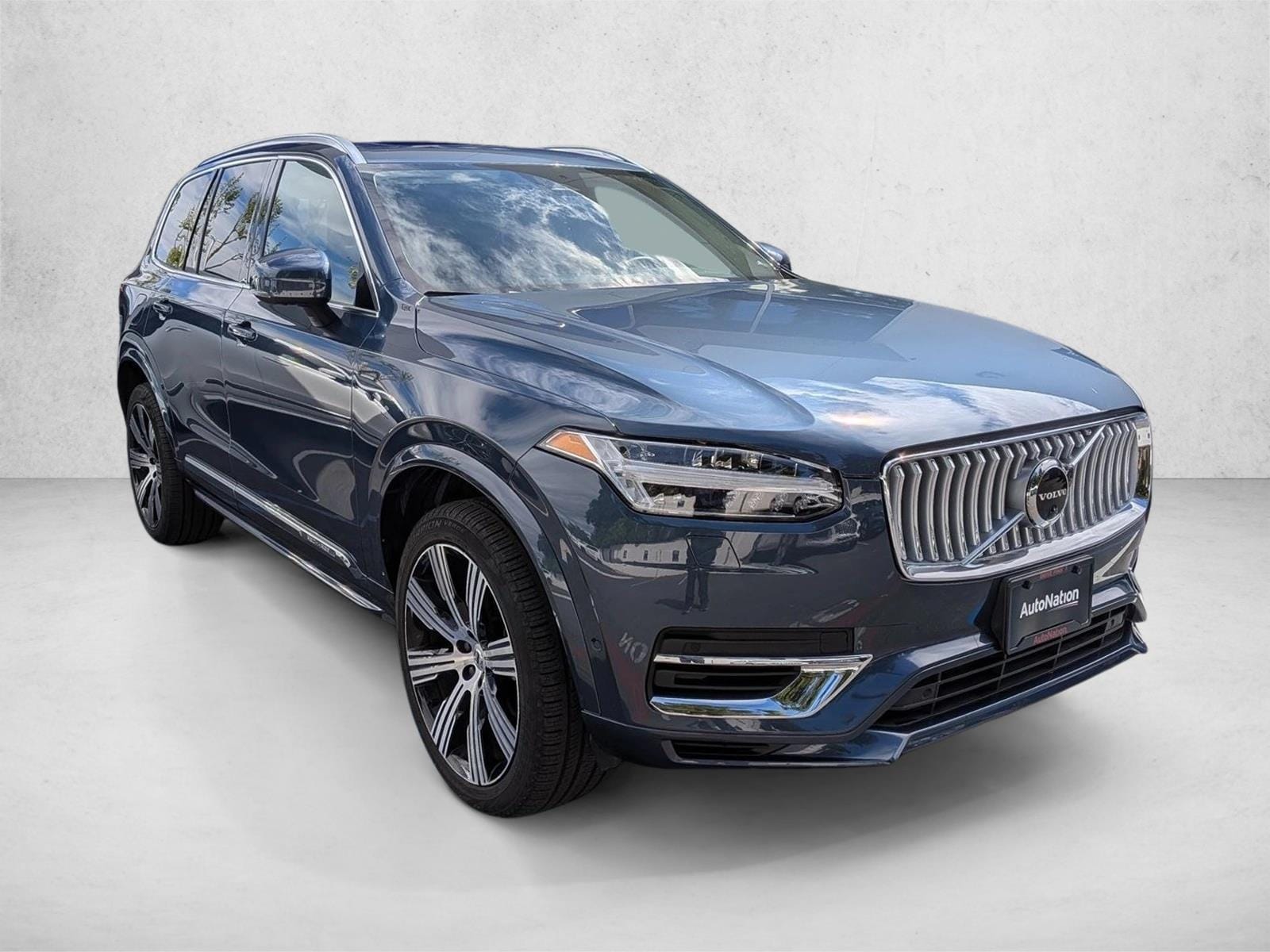 2023 Volvo XC90 Recharge Plug-In Hybrid Plus 6-Seater photo 2