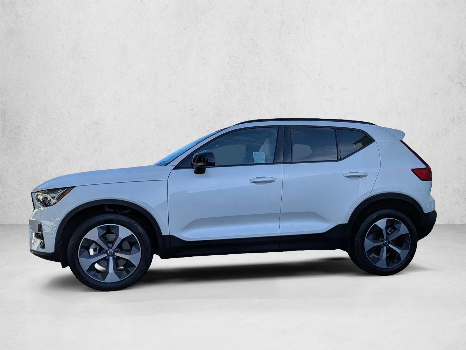 2026 Volvo XC40 B5 Plus photo 3