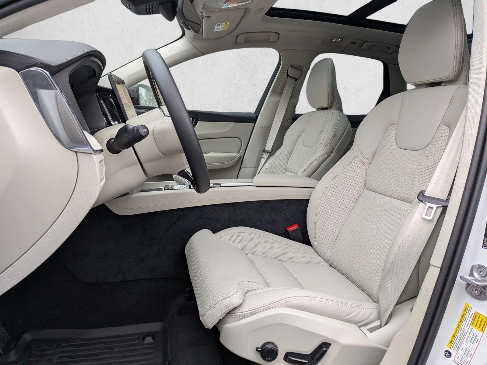 2026 Volvo XC60 plug-in hybrid Ultra photo 4