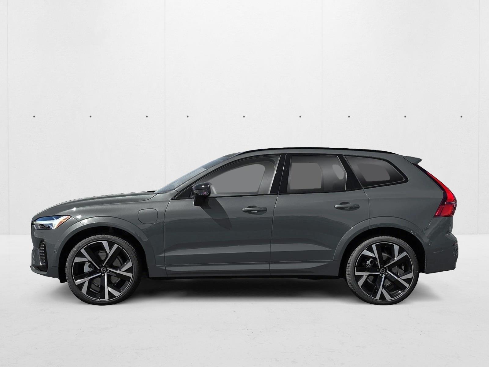 2026 Volvo XC60 Hybrid Plus photo 2