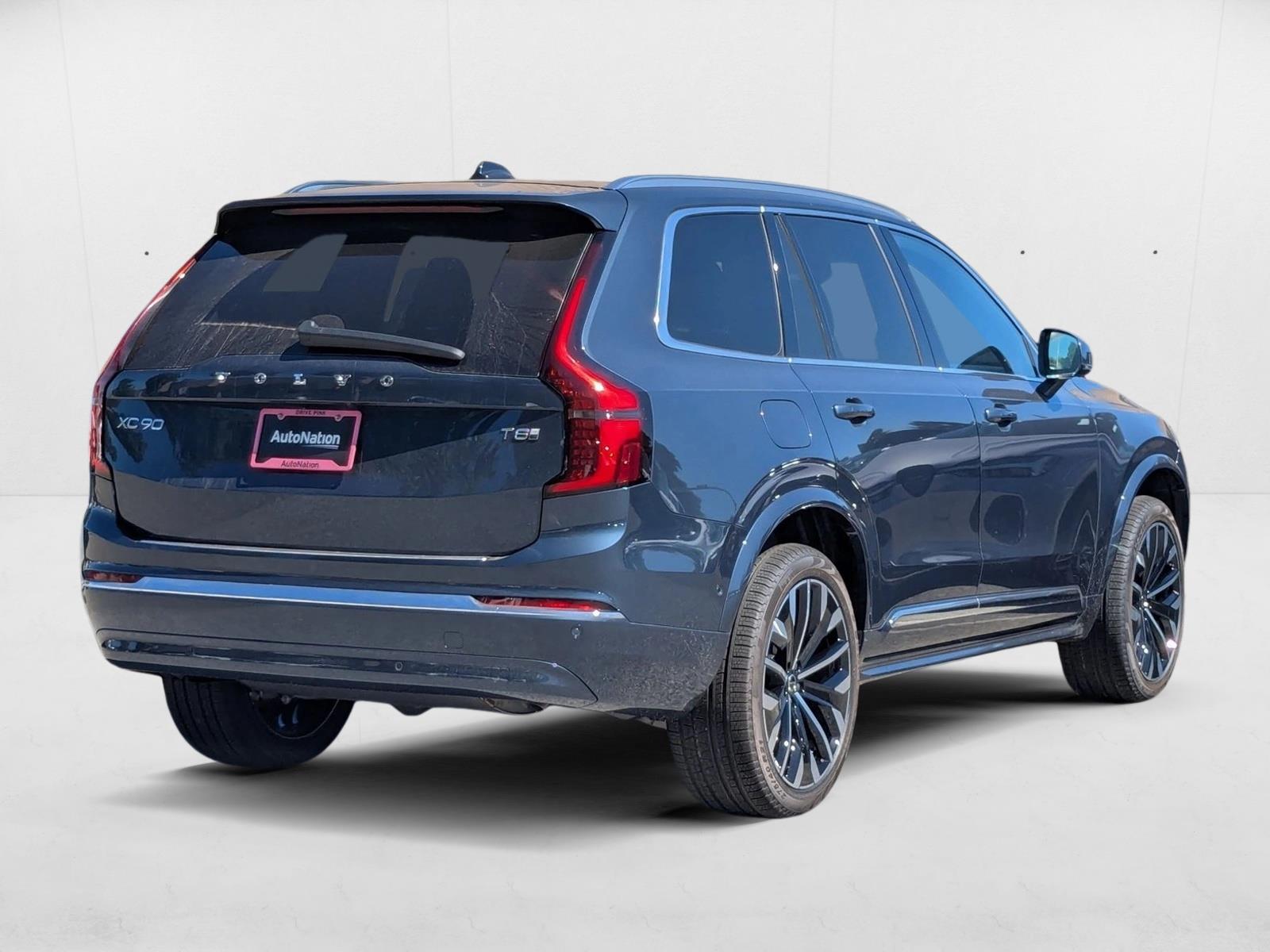 2026 Volvo XC90 Plus photo 2