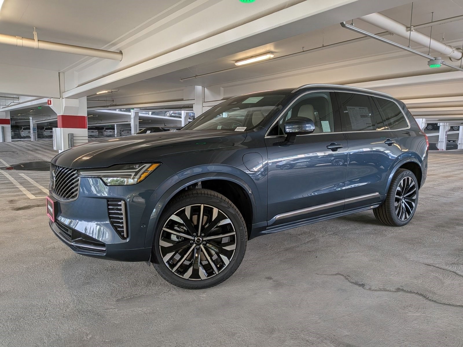 2026 Volvo XC90 Plus's photo