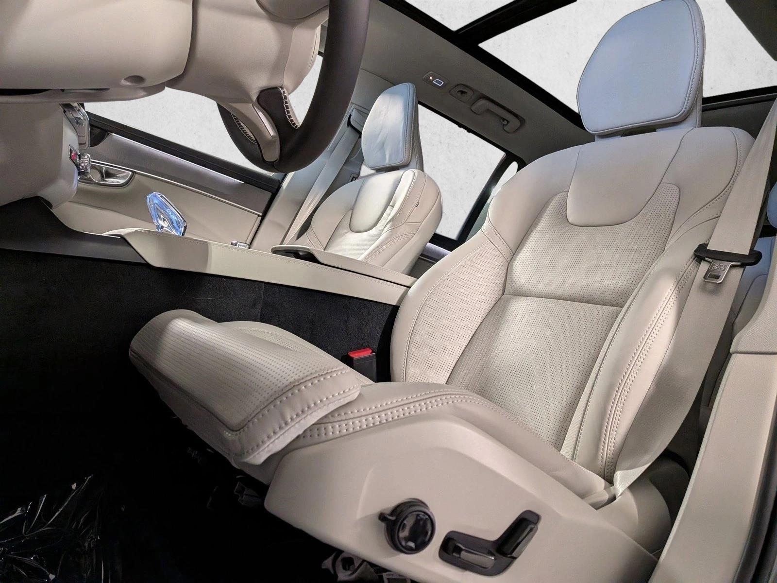 2026 Volvo XC90 plug-in hybrid Ultra photo 4