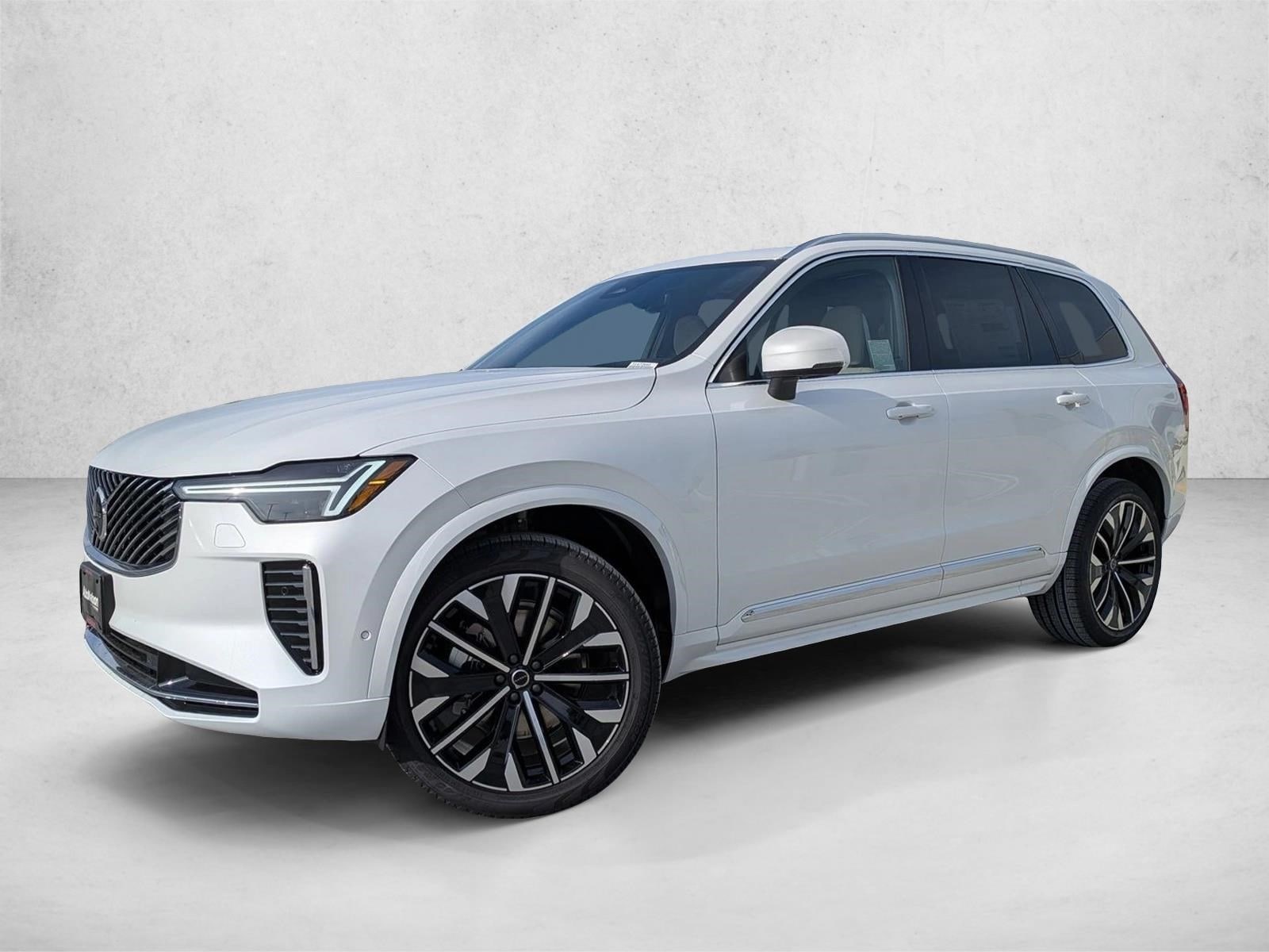 2026 Volvo XC90 Plus's photo