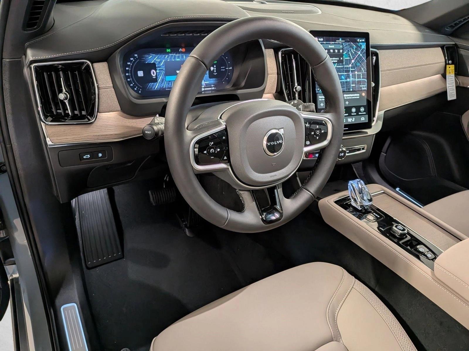 2026 Volvo XC90 plug-in hybrid Plus photo 3