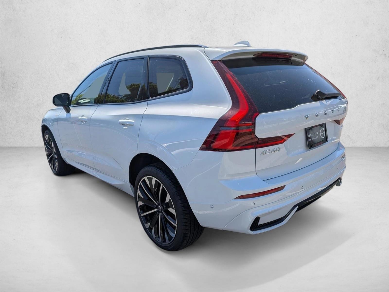 2026 Volvo XC60 B5 Ultra photo 3