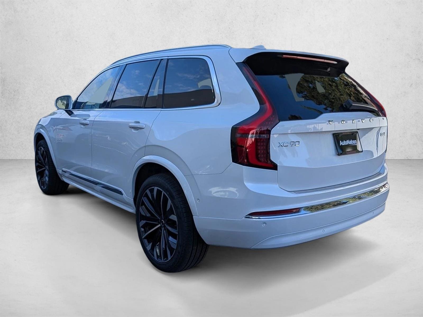 2026 Volvo XC90 Plus - Photo 8
