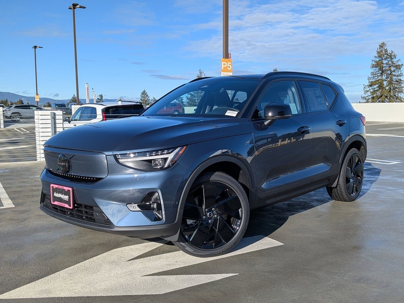 2026 Volvo EX40 Ultra Black Edition's photo