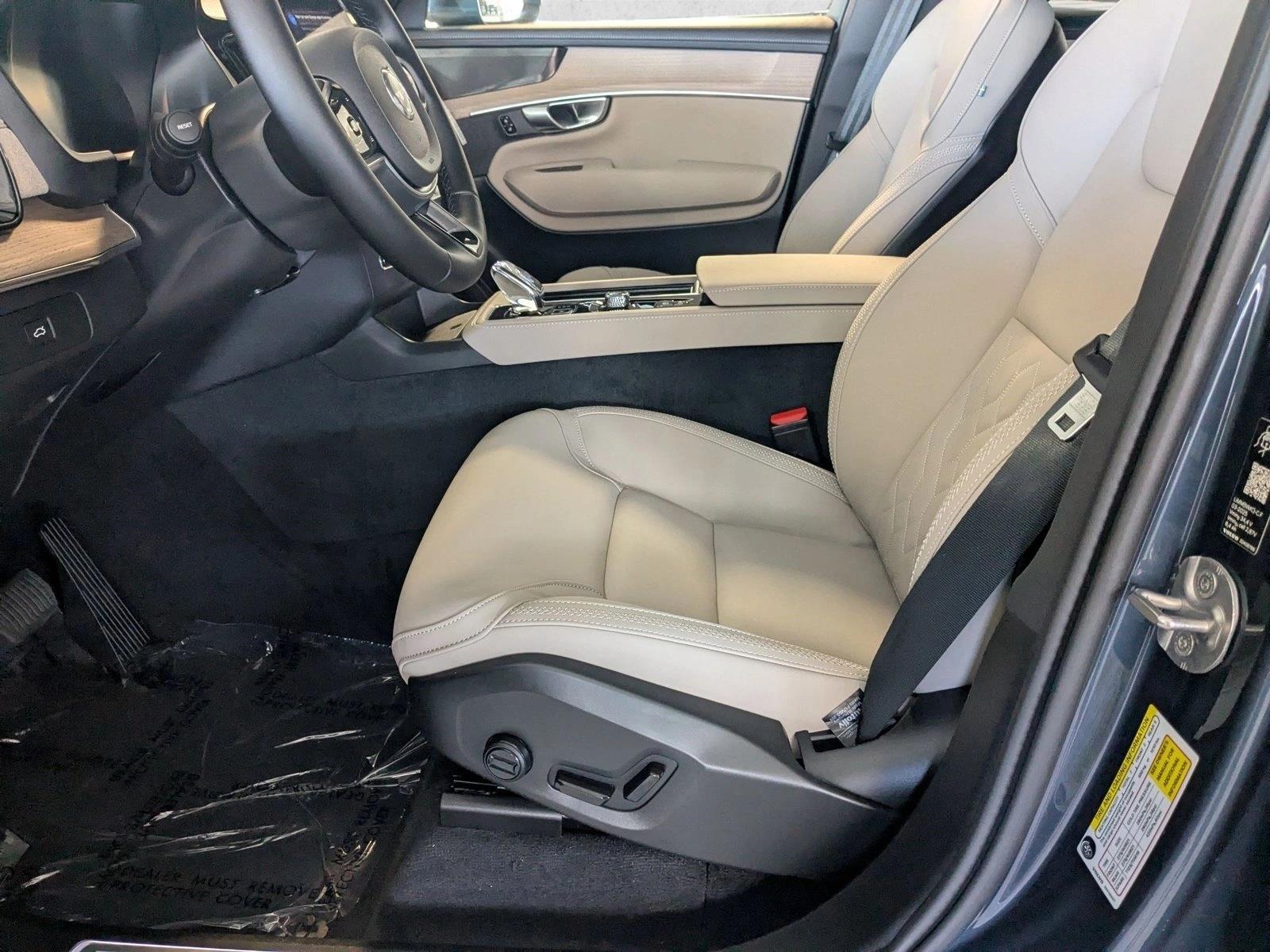 2026 Volvo XC90 Plus photo 4