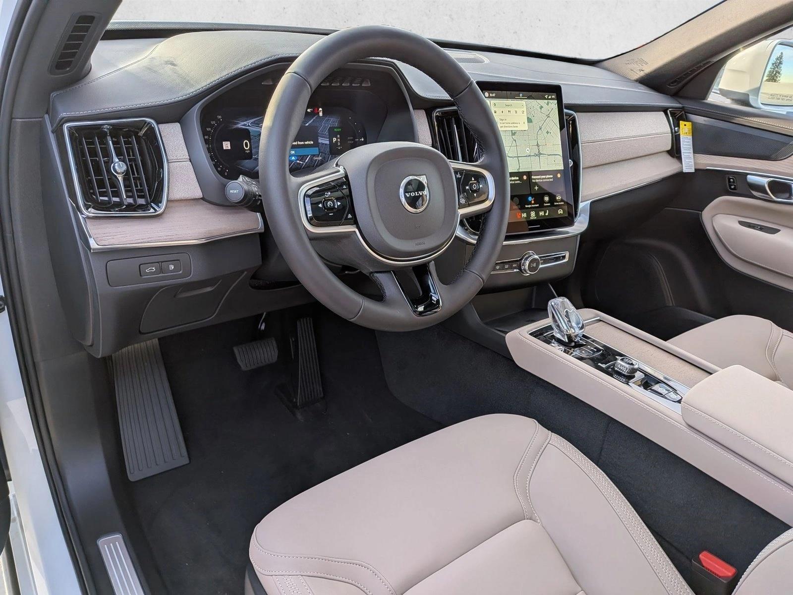 2026 Volvo XC90 plug-in hybrid Plus photo 3