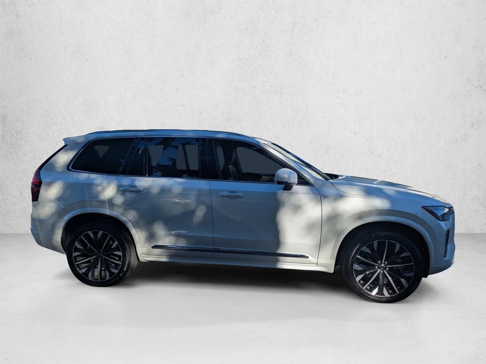 2025 Volvo XC90 Core photo 4