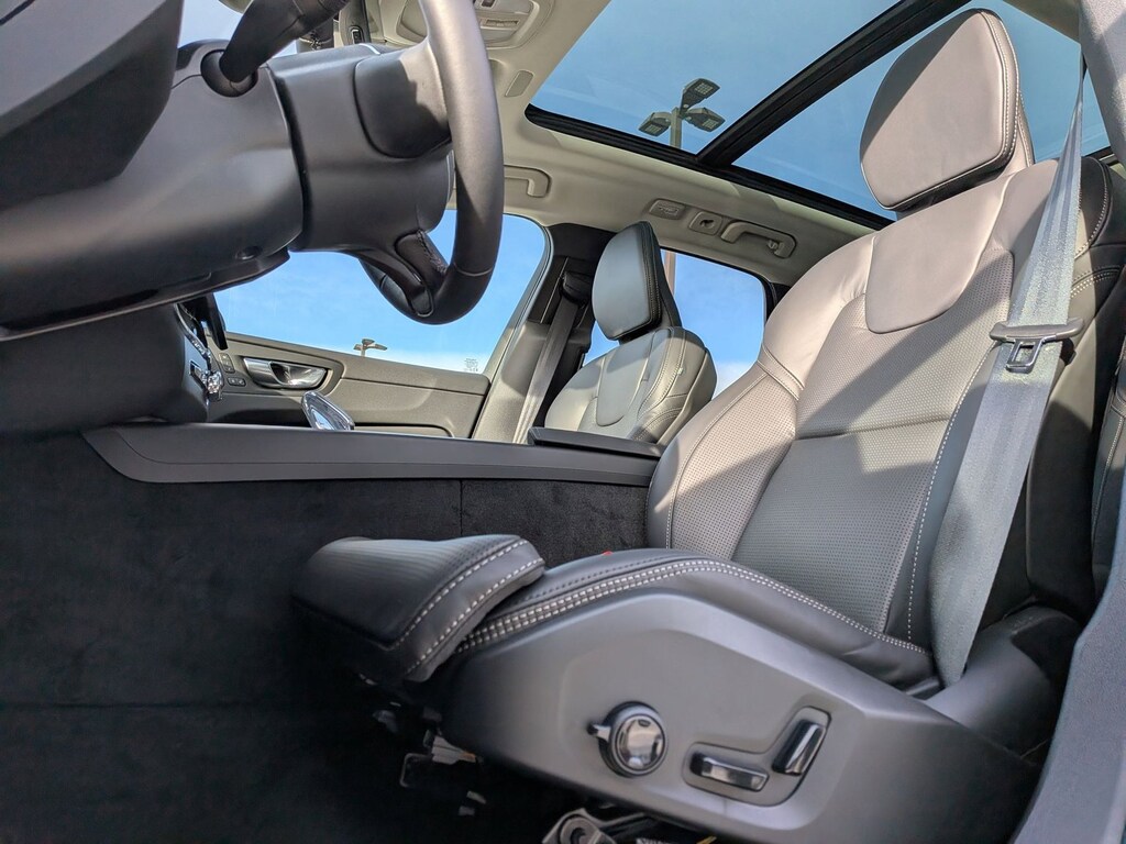 New 2026 Volvo XC60 Ultra SUV