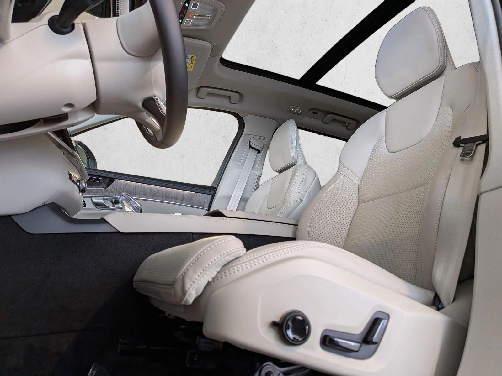 2026 Volvo XC90 plug-in hybrid Ultra photo 4