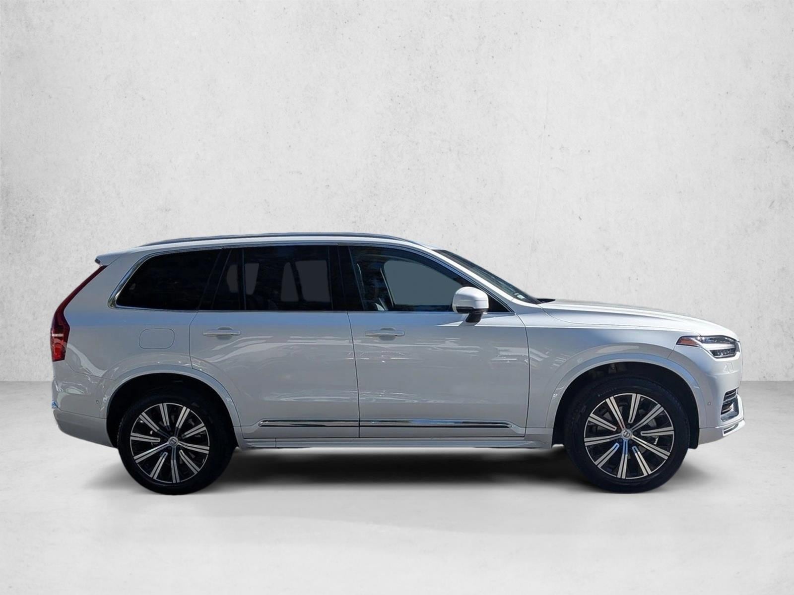 2023 Volvo XC90 B5 AWD Plus photo 4