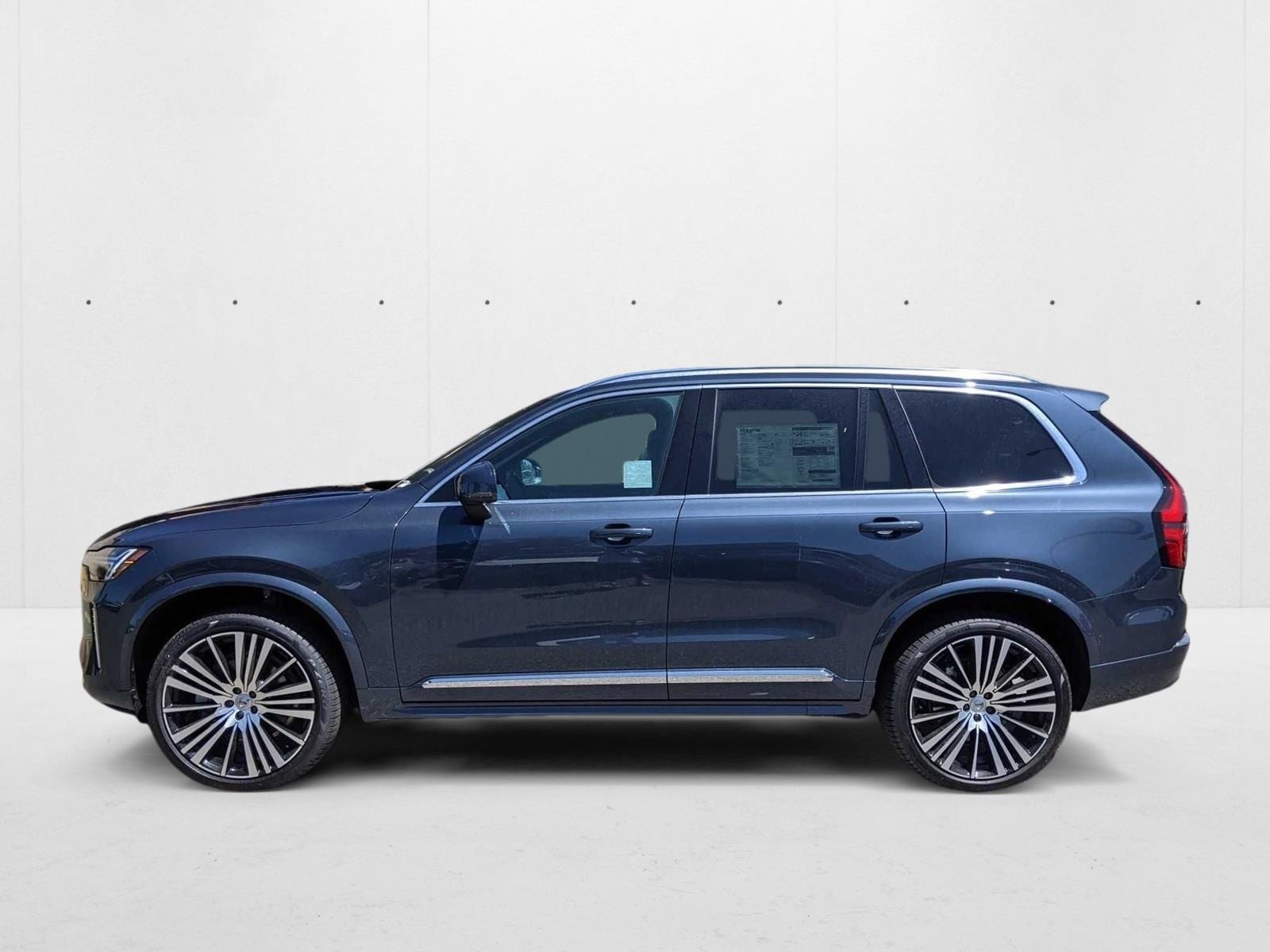 2025 Volvo XC90 Core photo 5