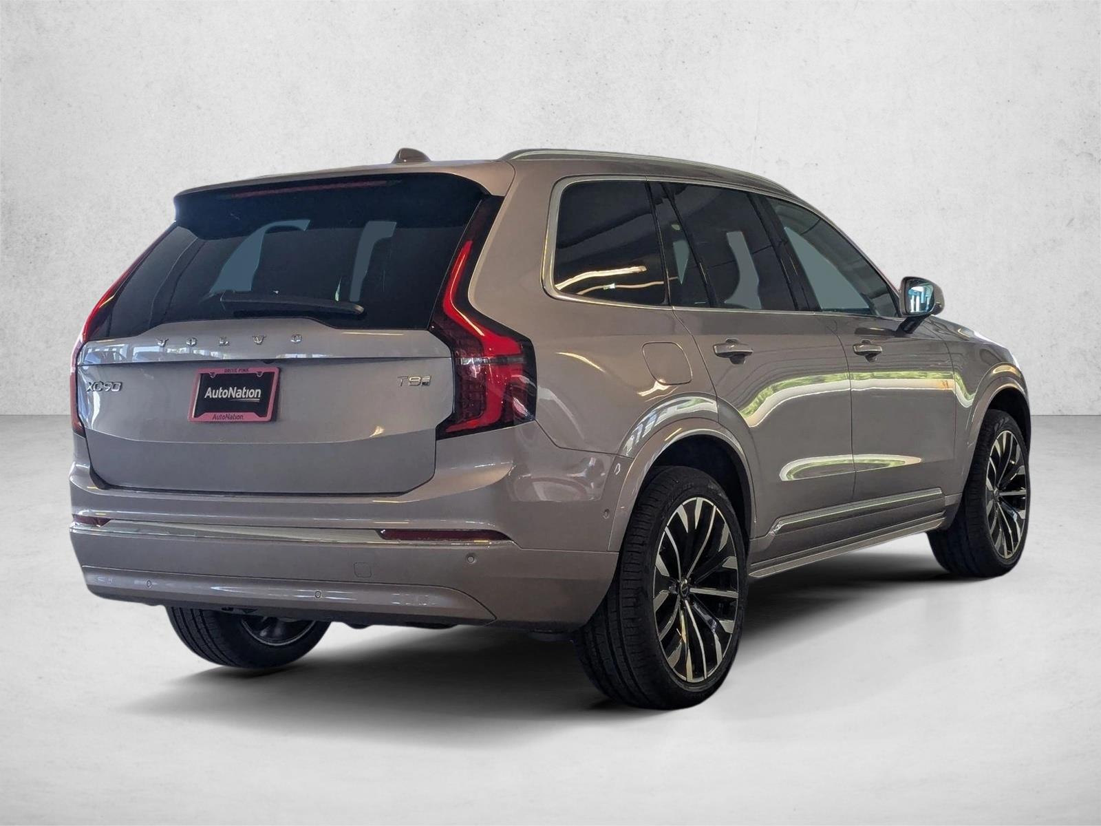 2026 Volvo XC90 Plus photo 2