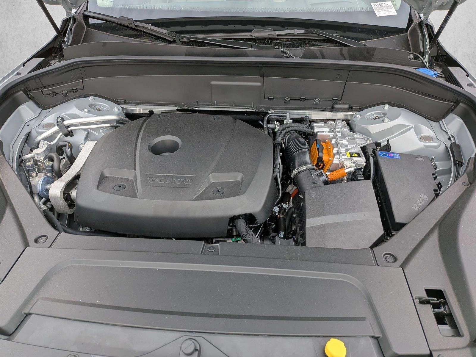 2026 Volvo XC90 plug-in hybrid Plus photo 6