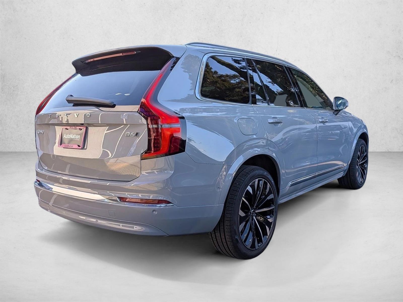 2026 Volvo XC90 photo 2