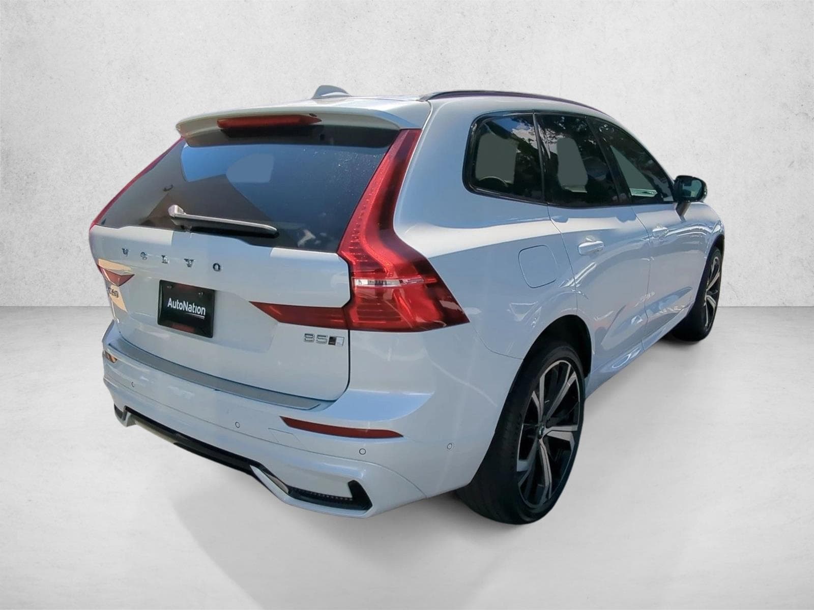 2023 Volvo XC60 B5 AWD Ultimate Dark photo 4