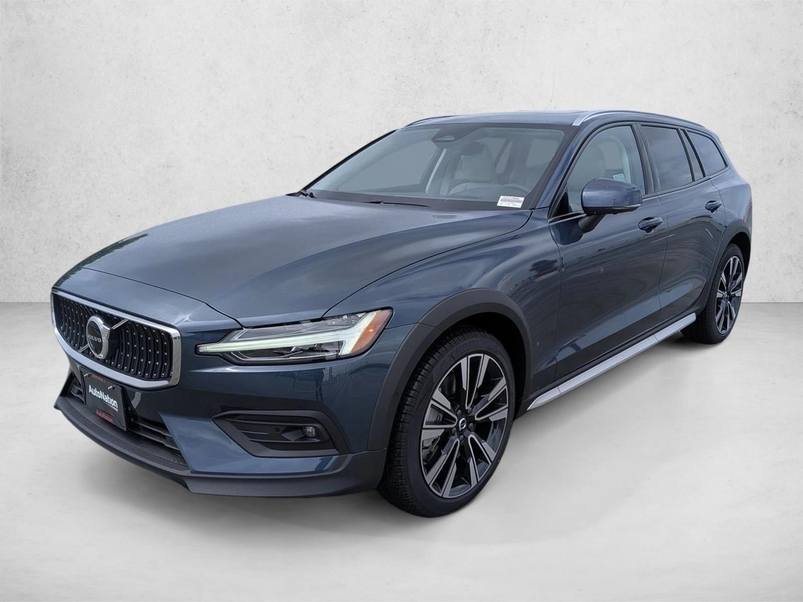 2026 Volvo V60 Cross Country B5 Ultra AWD's photo