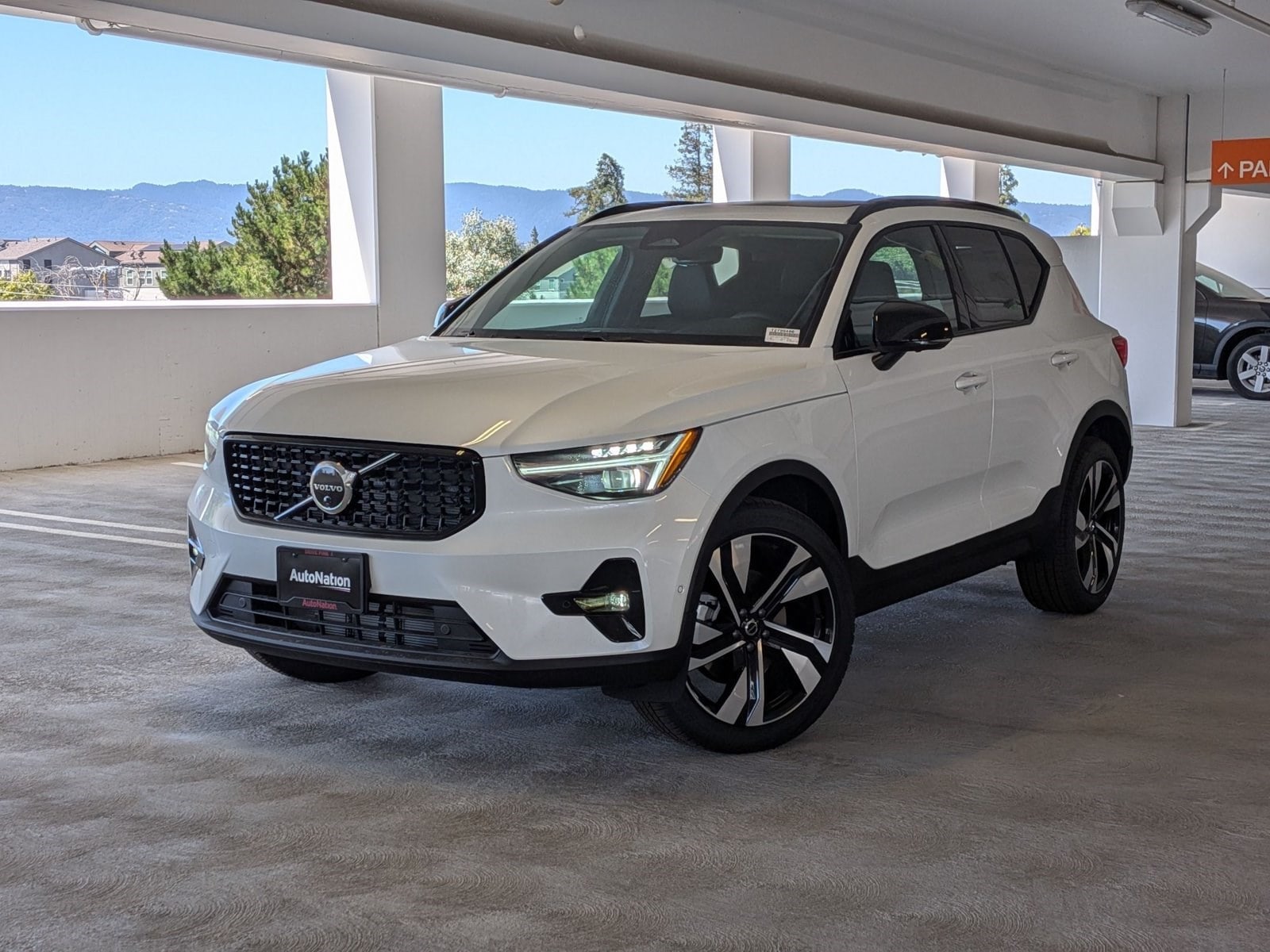 2026 Volvo XC40 B5 Plus Dark AWD's photo
