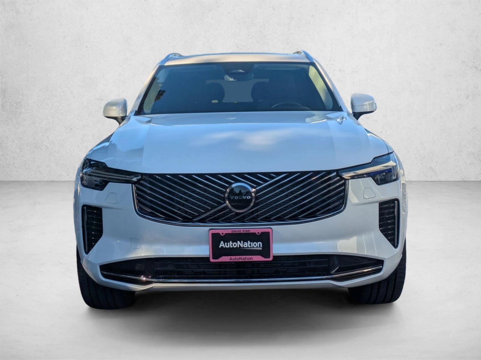 2025 Volvo XC90 Core photo 2