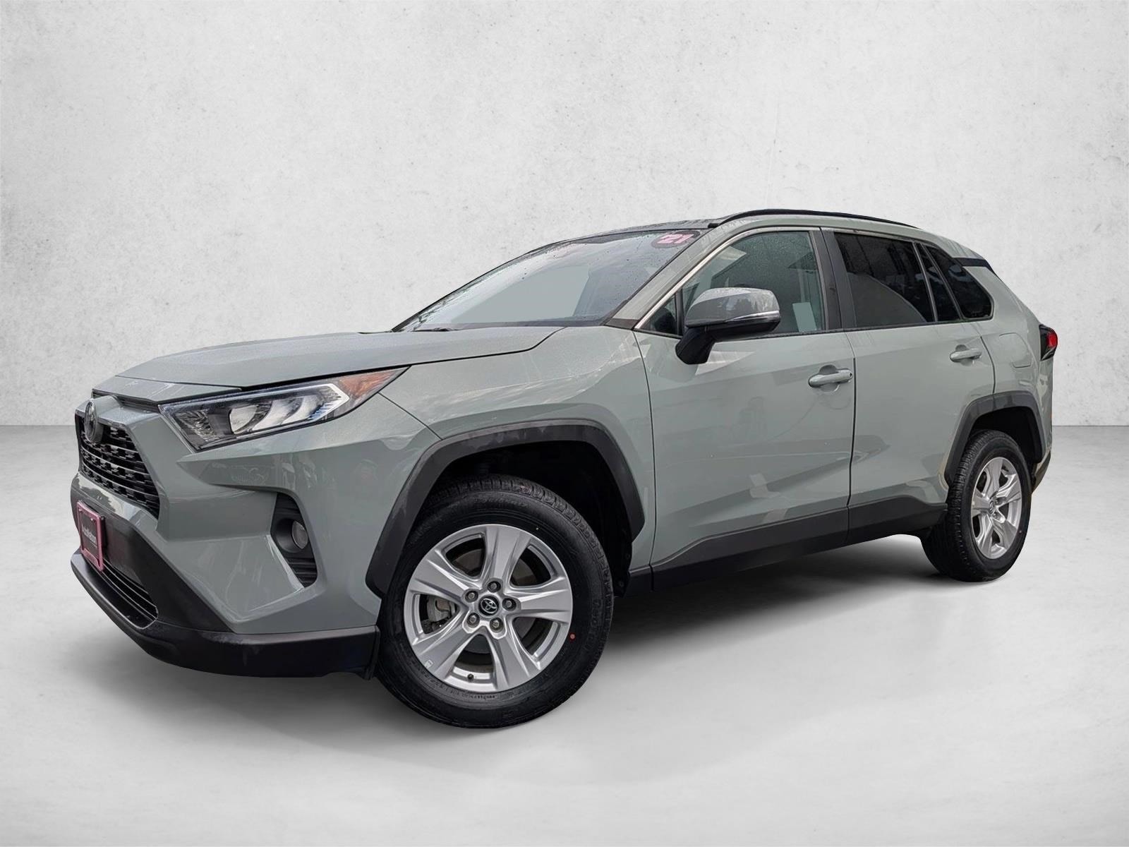 2021 Toyota RAV4 XLE's photo