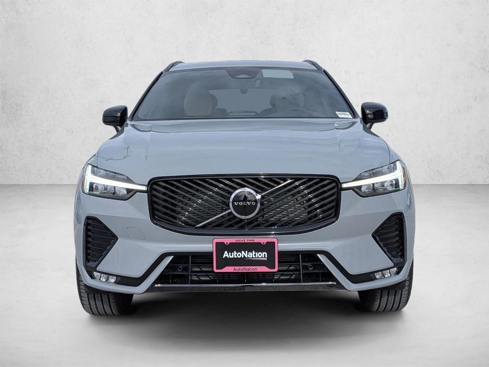 2026 Volvo XC60 Core photo 6