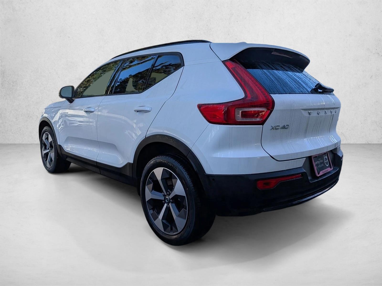 2026 Volvo XC40 B5 Plus photo 6
