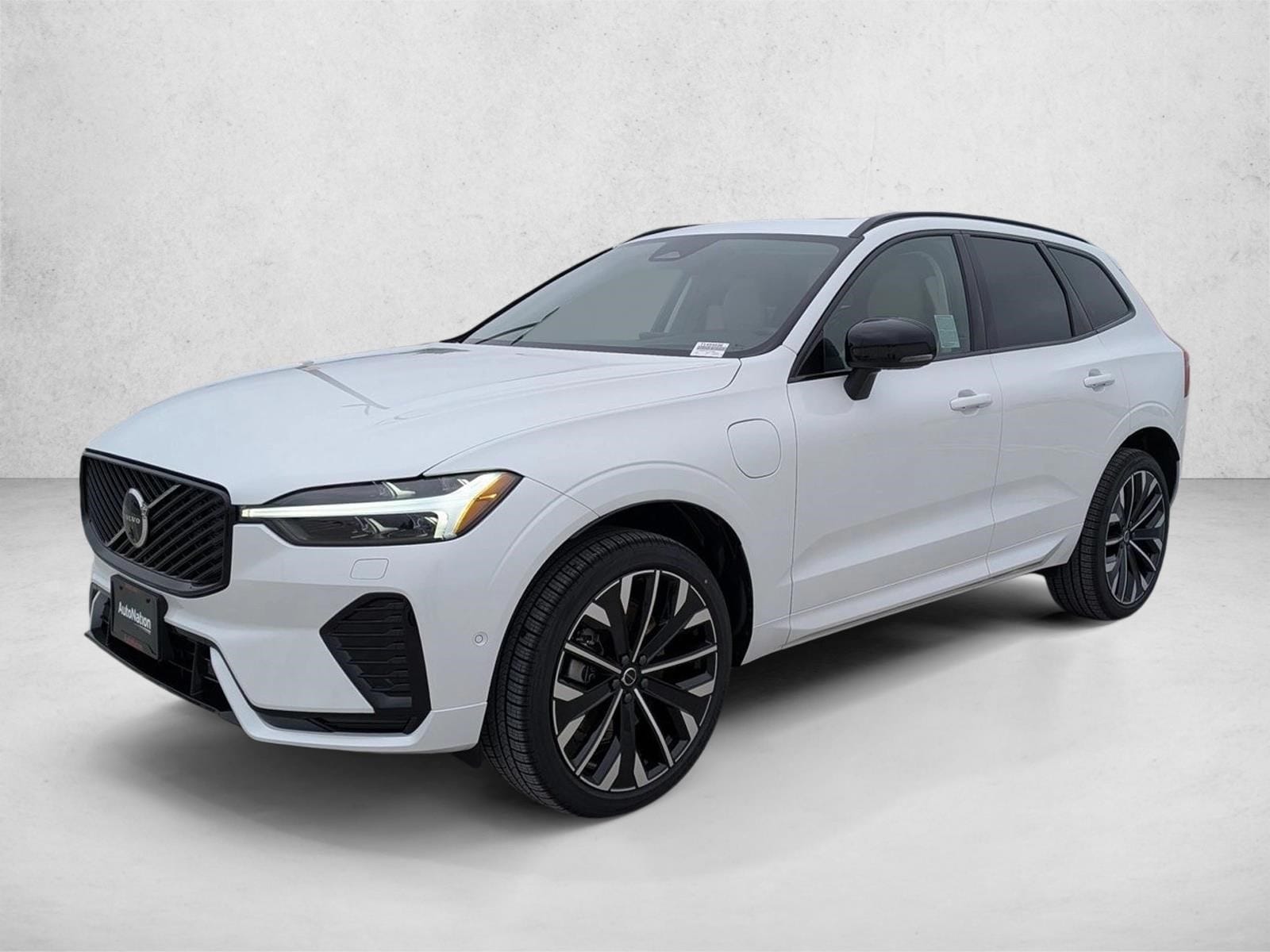 2026 Volvo XC60 T8 Ultra Dark AWD's photo